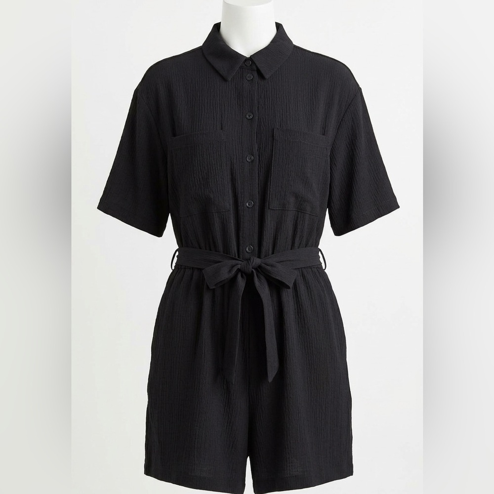 H&M Black Crinkled Crepe Utility Romper Short Sleeve Button Front Women’s M